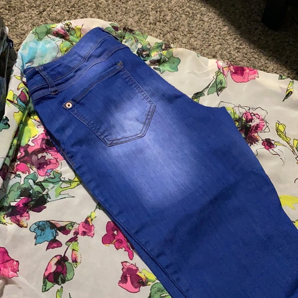 Capris - Picture 2 of 2